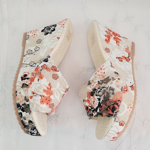 Floral Print Wedge Sandals - Picture 3 of 13